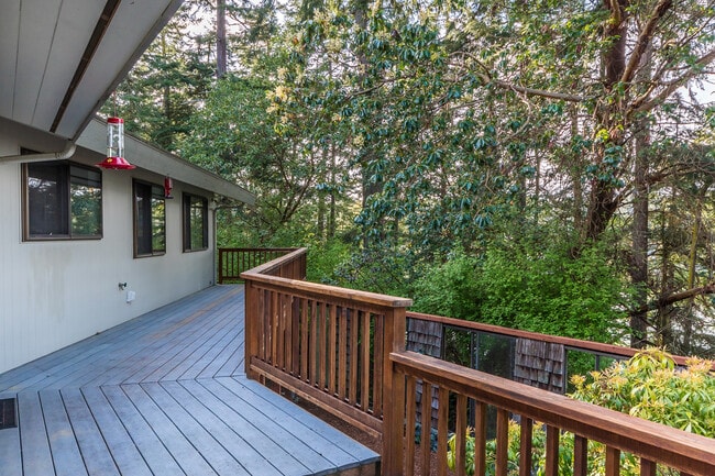 Building Photo - 2 Bed+ 2 Bath Home With Water View