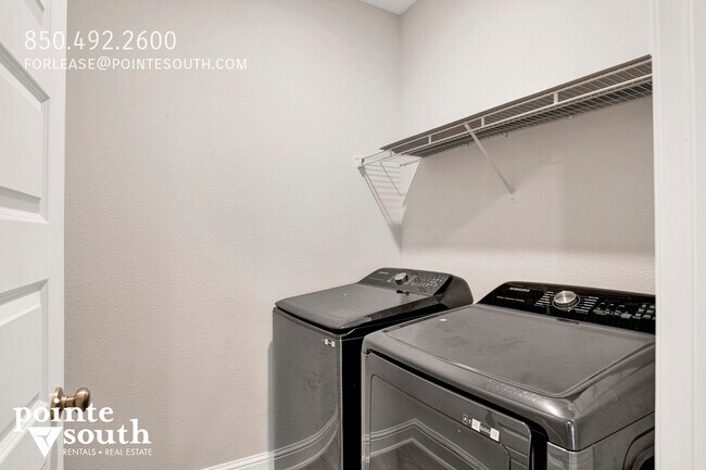 Building Photo - 390 Gemini St