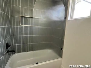 Building Photo - 426 E Woodlawn Ave