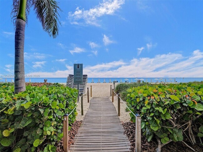 Building Photo - 15901 Collins Ave