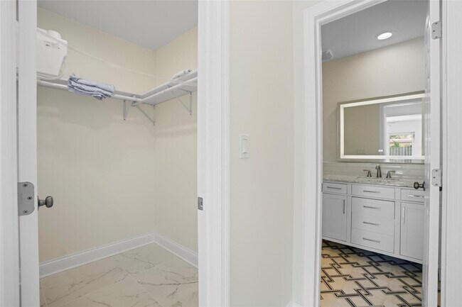 Building Photo - 2116 SE 18th St