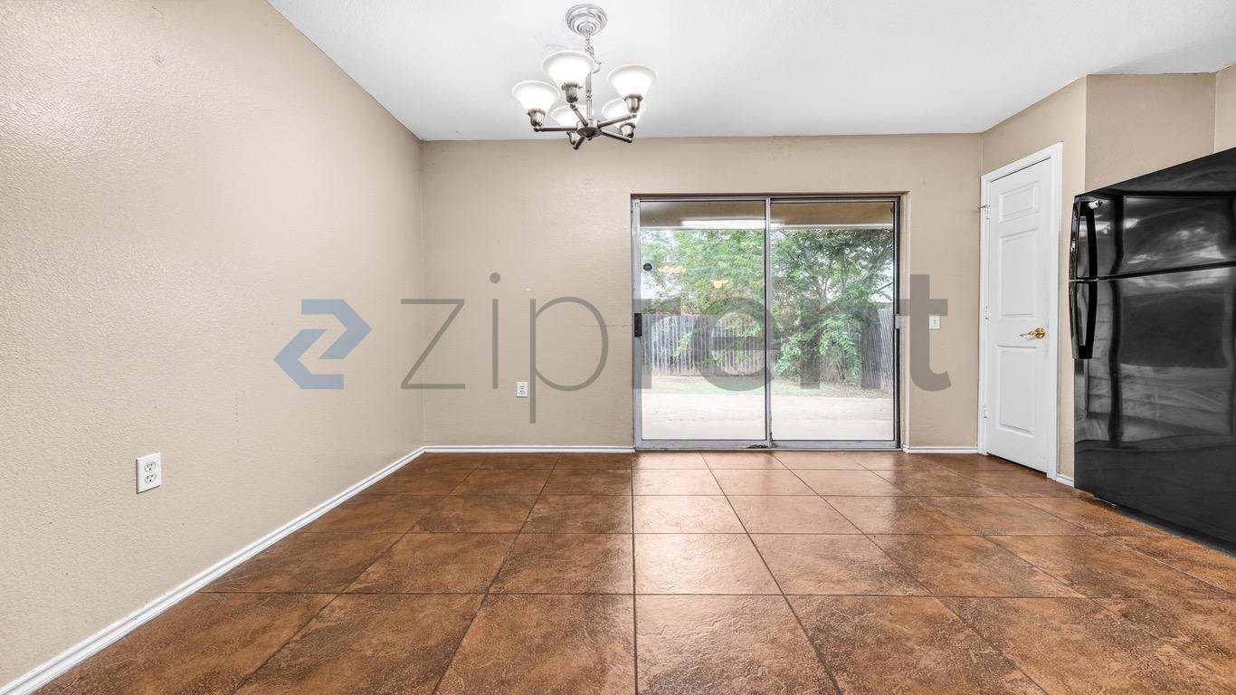 Building Photo - Unit