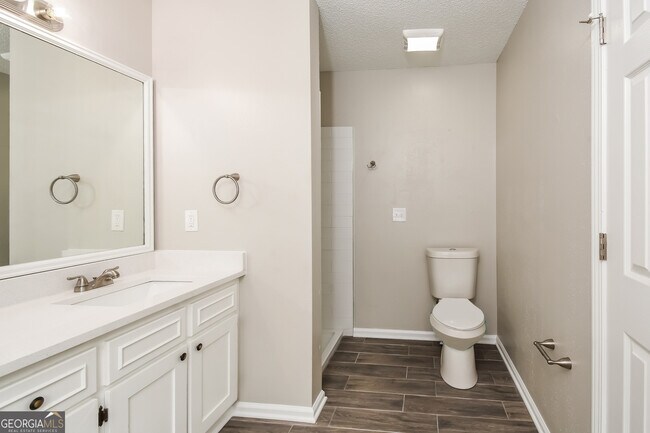 Building Photo - 17 Stonecreek Dr SW