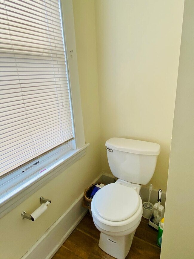 Building Photo - 117 N Robinson St