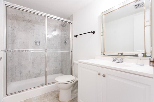 Building Photo - 1420 Brickell Bay Dr