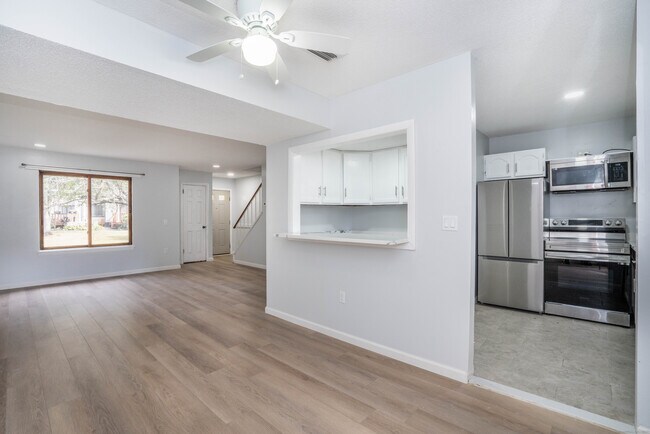 Building Photo - 123 Cottonwood Rd