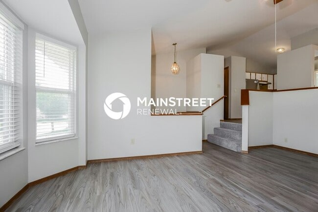 Building Photo - 3 Bedroom Pet-Friendly Home in Florissant, MO with Main Street Renewal
