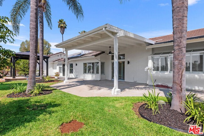 Building Photo - 655 Calle Ladera