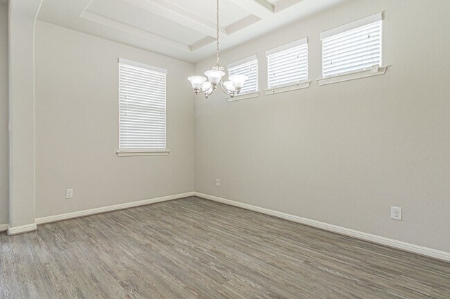 Building Photo - GORGEOUS 4BR 2.5 BATH WITH LOTS OF NEIGHBORHOOD AMENITIES! Available August 7th!