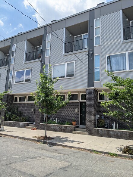 Building Photo - 1340 N Howard St