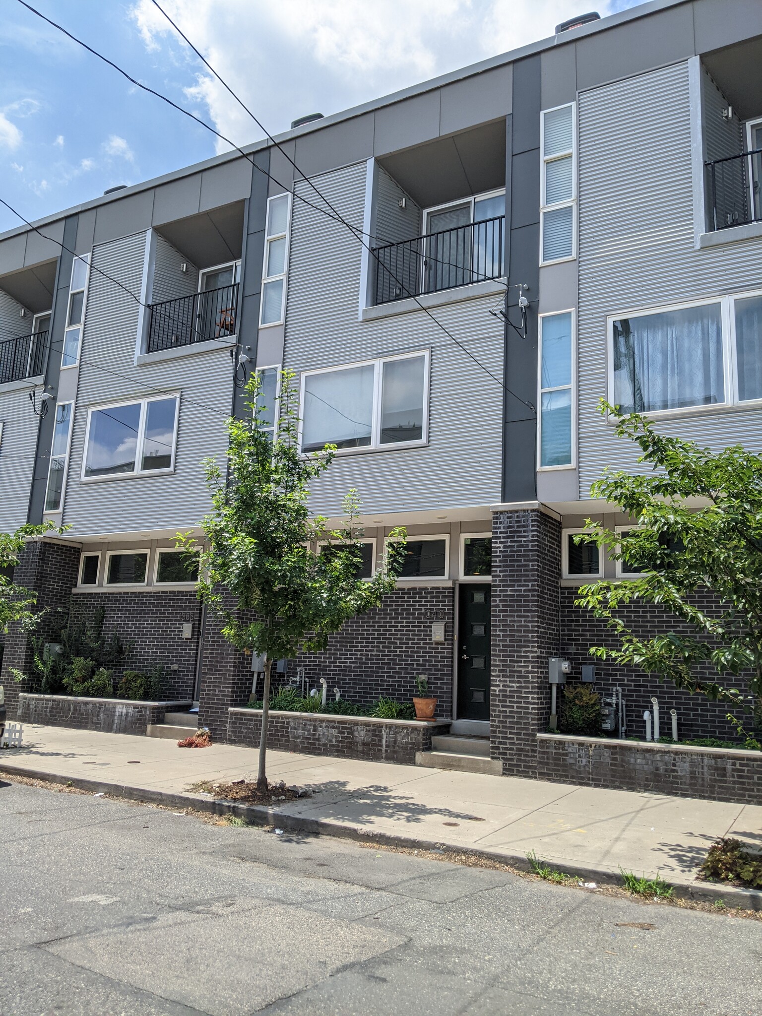 Building Photo - 1340 N Howard St