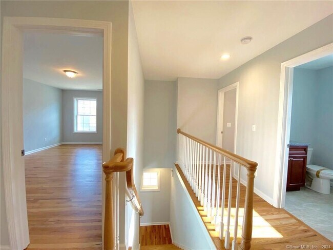 Building Photo - 39 Rowland Farm Rd