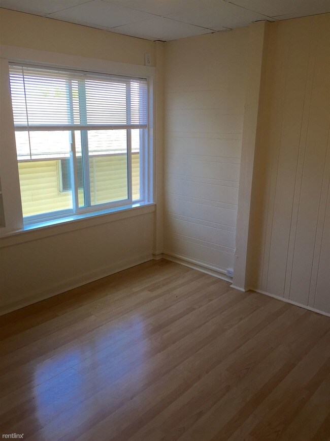 Building Photo - 3 br, 1 bath House - 1547 Alencastre St.