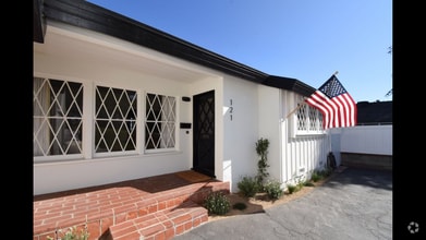 Building Photo - Beautiful single family home in Upper Holl...