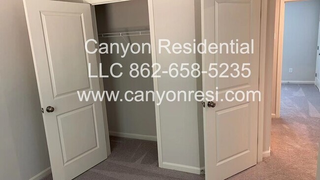 Building Photo - 559 Dayspring Dr