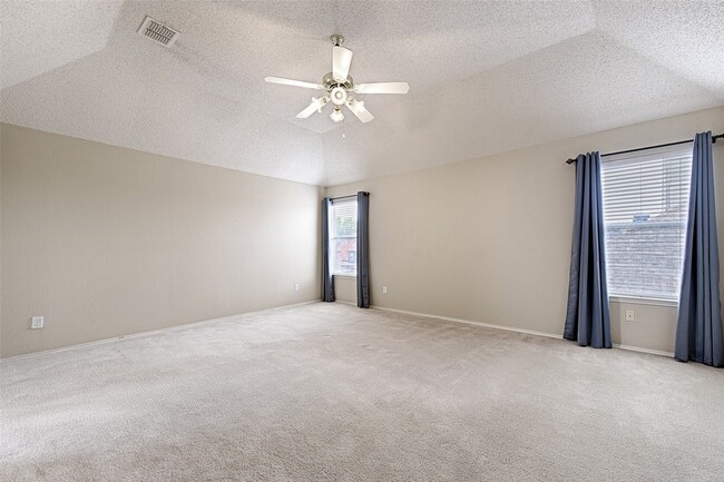 Building Photo - 9701 Thorncliff Dr