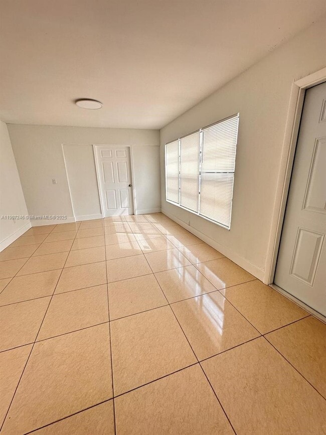 Building Photo - 633 NW 20th St