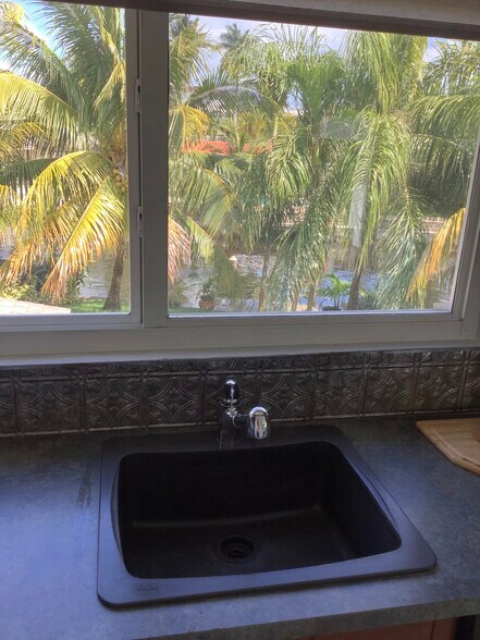 Building Photo - 3020 NE 15th Ave