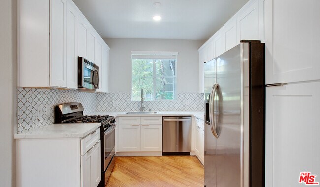 Primary Photo - 5557 W 6th St