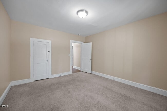 Building Photo - 302 W Main St