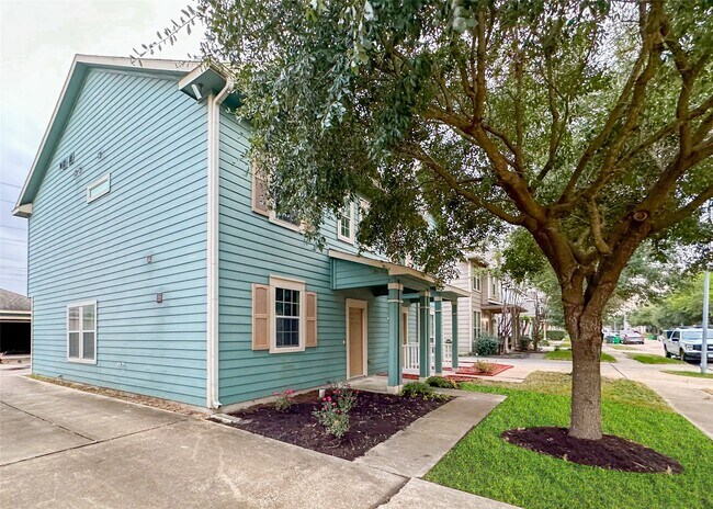 Building Photo - 16771 Mammoth Springs Dr