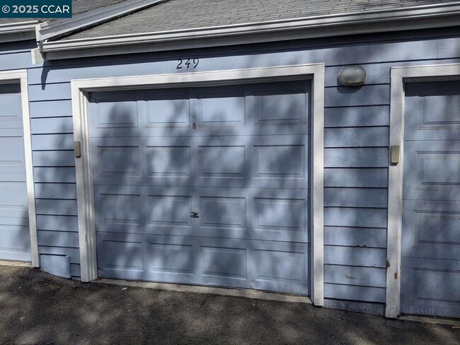 Building Photo - 249 Sea Crest Cir