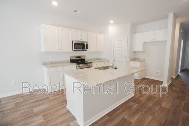 Building Photo - 1382 Speedway St