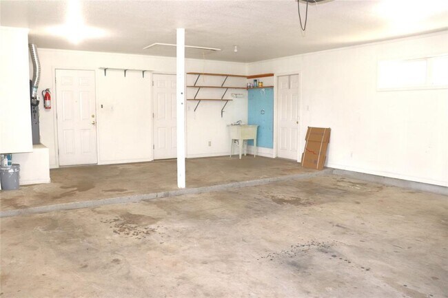 Building Photo - 211 Fox Crossing