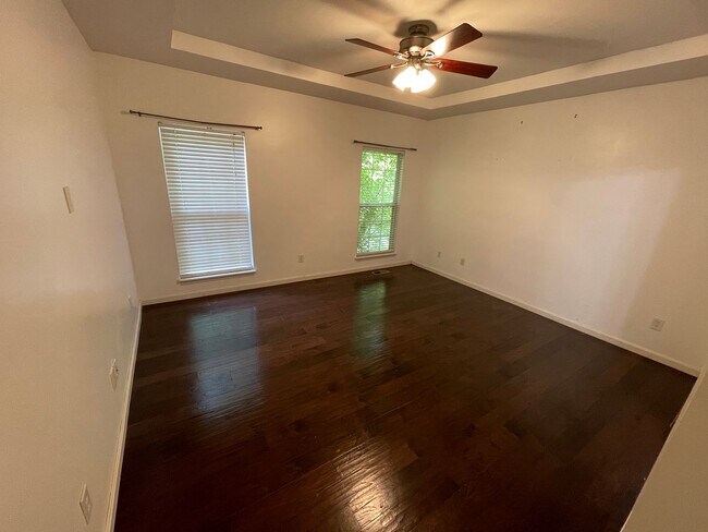 Building Photo - 321 Arlington Meadows Dr