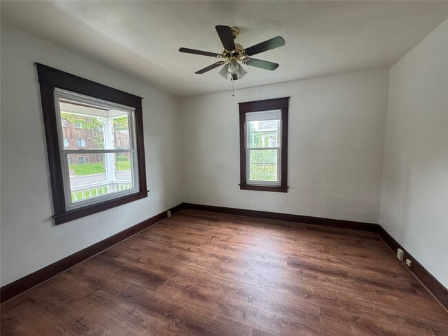 Building Photo - 308 Mersereau Ave