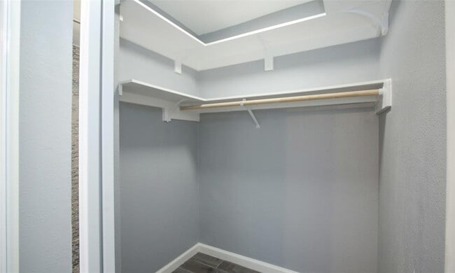 Building Photo - 3310 Suffolk Dr