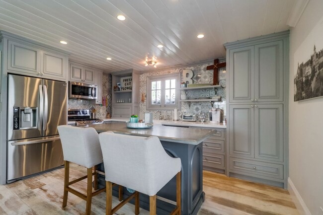 Primary Photo - Furnished 2Bd/1Ba Apartment 2nd floor