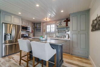 Building Photo - Furnished 2Bd/1Ba Apartment 2nd floor