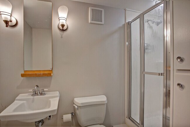 Building Photo - 4bd/1.75ba Seattle House
