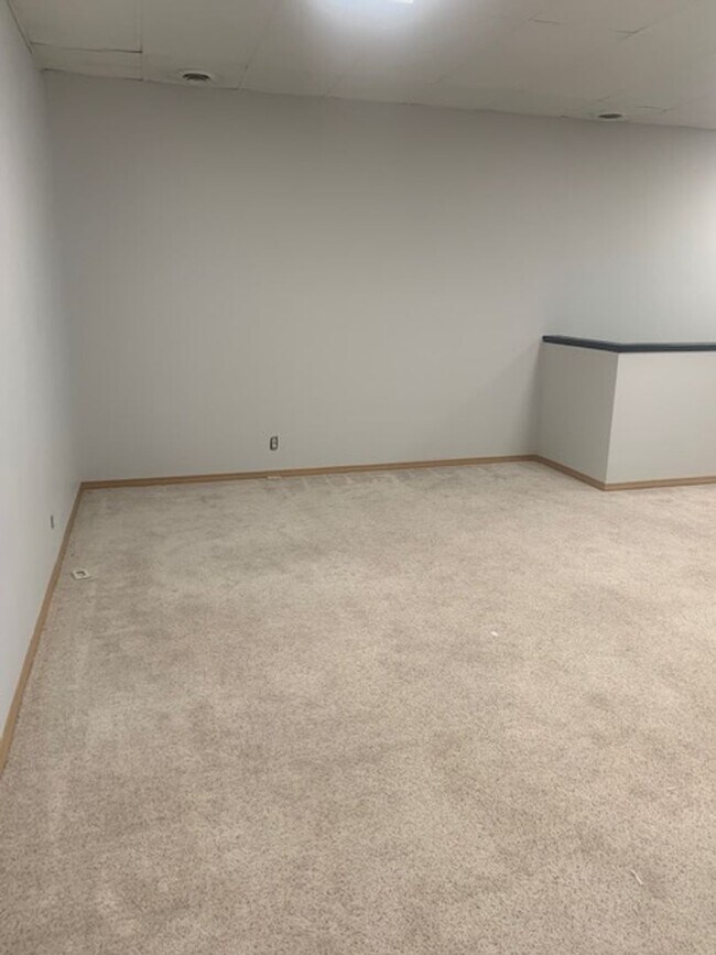 Building Photo - 903 Main St