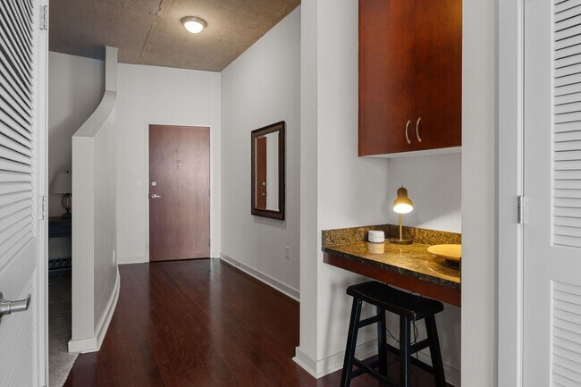 Building Photo - Fully Furnished SoBro Condo At Encore