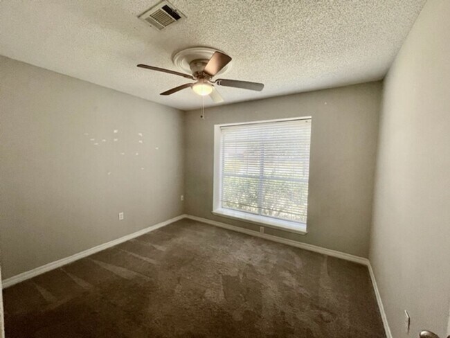 Building Photo - Nice 3 Bedroom Home For Rent!