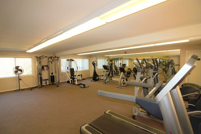 Building Photo - 1 Bedroom Condo For Lease in Fullerton