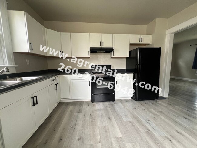 Building Photo - 3 bedroom house