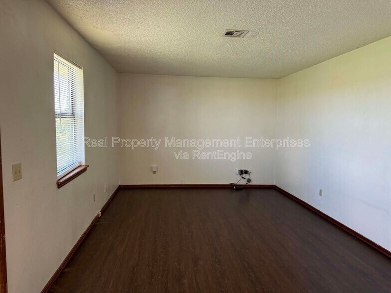 Building Photo - 1803 Sandrock Rd
