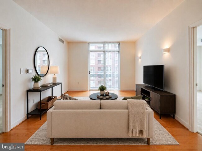 Building Photo - 155 Potomac Passage