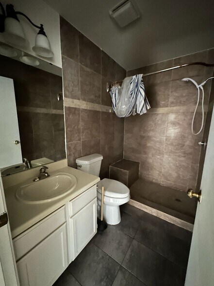 Building Photo - 3334 Aberdeen Loop