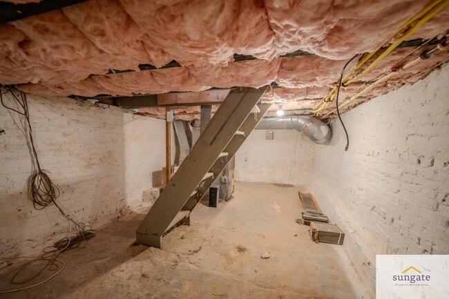 Building Photo - 313 S Madeira St