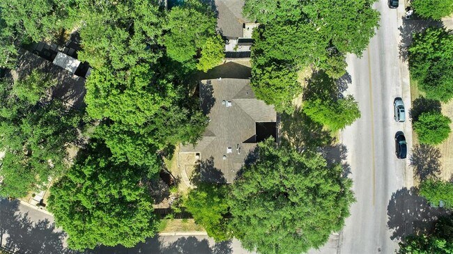 Building Photo - 2301 Barton Hills Dr