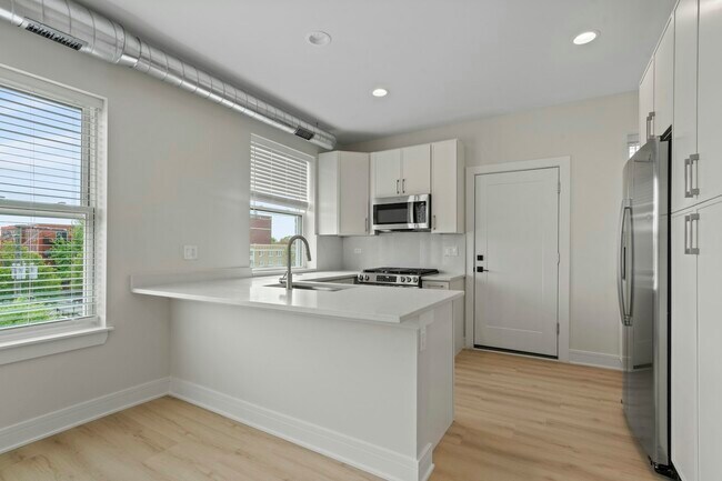 Building Photo - 432 S Maple Ave
