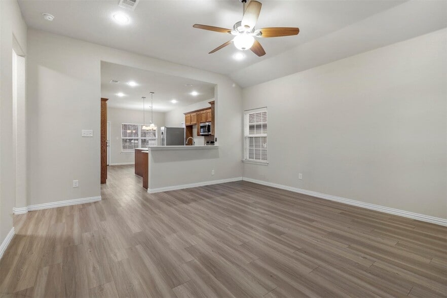 Building Photo - 731 W Morton St