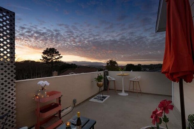 Building Photo - 2044 Fairmont Dr
