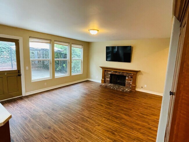 Building Photo - Beautiful 5 bedroom Irvine home