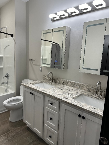 Building Photo - 430-432 Main St