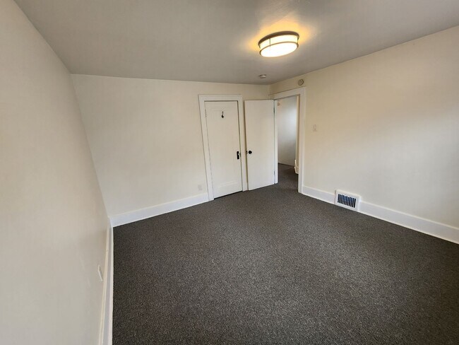 Building Photo - 3 Bedrooms 1 bath home for RENT!